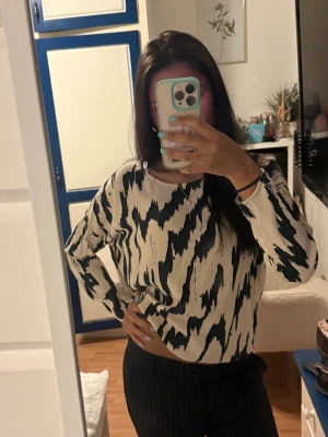 Långärmad top /blus - Fin top från Samsoe!! I fint skick och storlek S❤️❤️