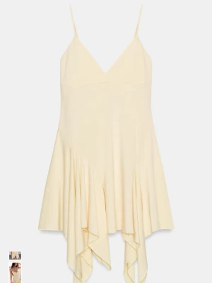 Zara klänning gul - Säljer en jättesöt klänning från Zara köpt i Göteborg förra veckan, endast provat hemma men tyckte den var lite för liten i bysten. Jag har 75A i kupa, annars jättesöt och somrig, kan skicka egna bilder 🥰