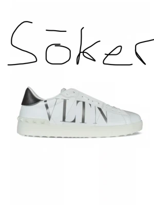 Vita Valentino VLTN sneakers - Söker dessa skor i storlek 40, skriv gärna om du har skorna. Helst nyskick eller mycket bra skick.