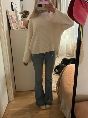 Vit beige stickad tröja - Storlek M, aldrig använd 