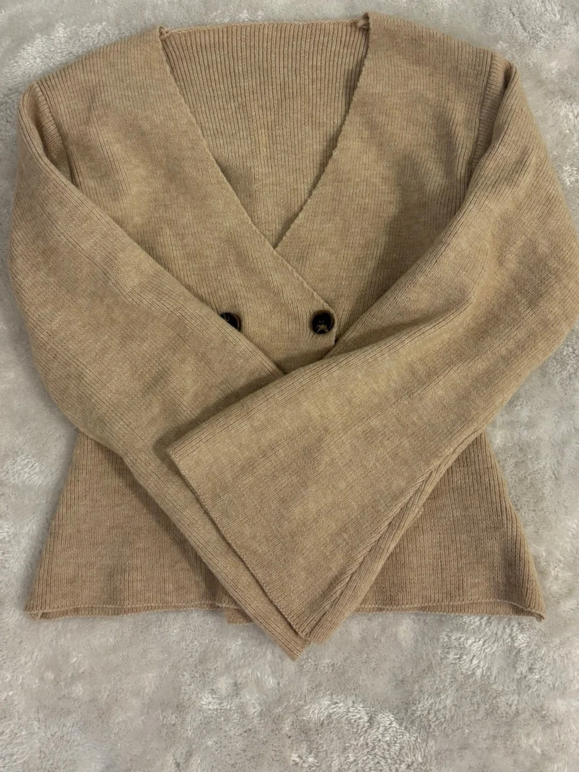 Beige stickad omlottkofta - 1