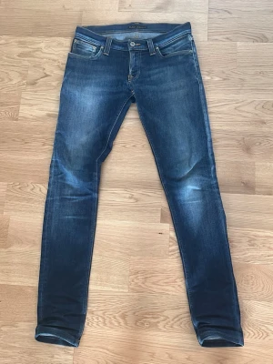 Nudie Jeans - Feta Nudie jeans 💯mycket bra skick utan defekter. Skriv gärna vid frågor 🤝