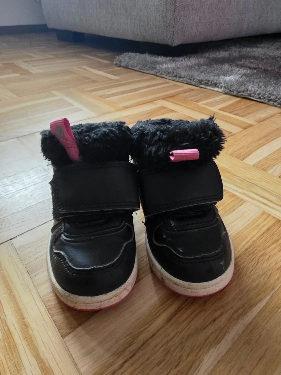 Svarta barnkängor med rosa detaljer - 1