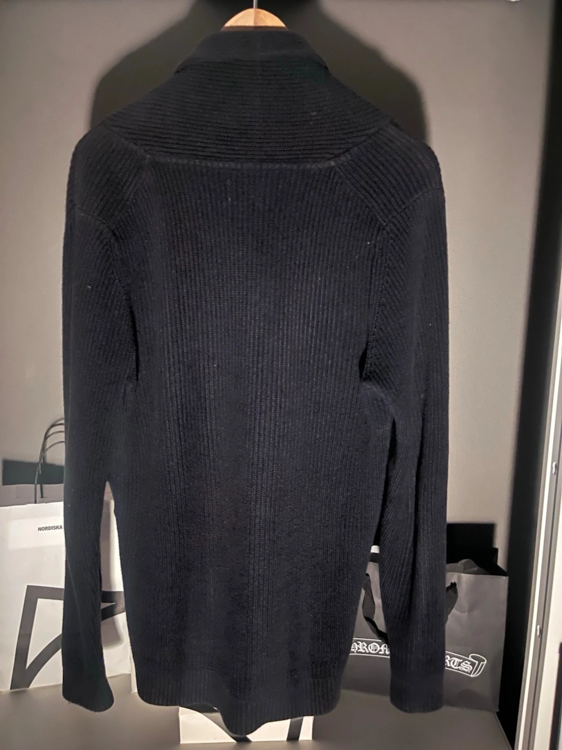 Svart ribbstickad kofta - 1