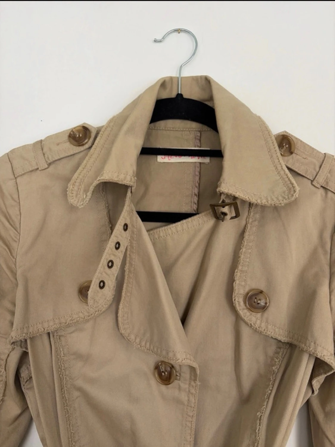 Beige trenchcoat med nitar - 3