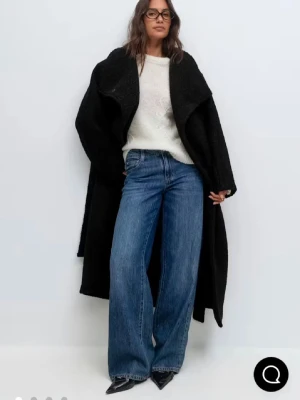 SÖKESS!! GINA TRICOT Svarta SLUTSÅLA KAPPA  - Jag söker den slutsålda svarta Gina tricot kappan den långa i storlek Xs