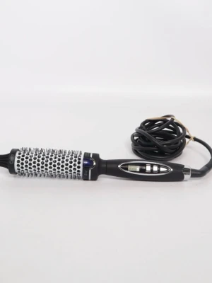 Värmeborste från Cera Professional, 32mm - Funkar såå bra att styla håret till t.ex blowouts eller lockar. Den är i jättebra skick och har inga tecken på att den är använd, jag har bara använt den ett fåtal gånger. Nypris: 600kr                                           Lägsta temperatur: 130°                             Högsta temperatur: 230°