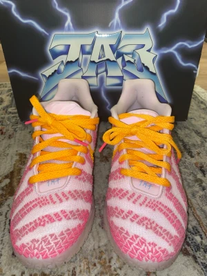 JA 3 jelly bean  - Säljer mina nya JA 3 då dom är för små. Boxen finns kvar och skona är använda en gång. Dessa skor har en hög efterfrågan och är slutsålda överallt.  💕💕💕