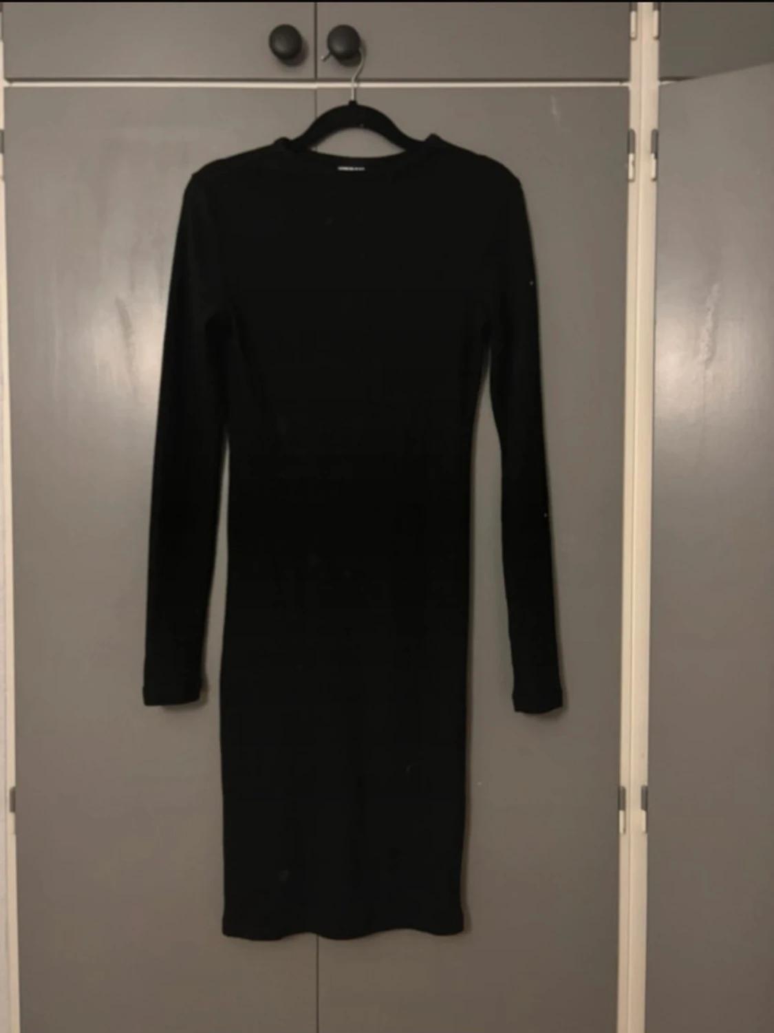 Svart långärmad klänning Urban Classics