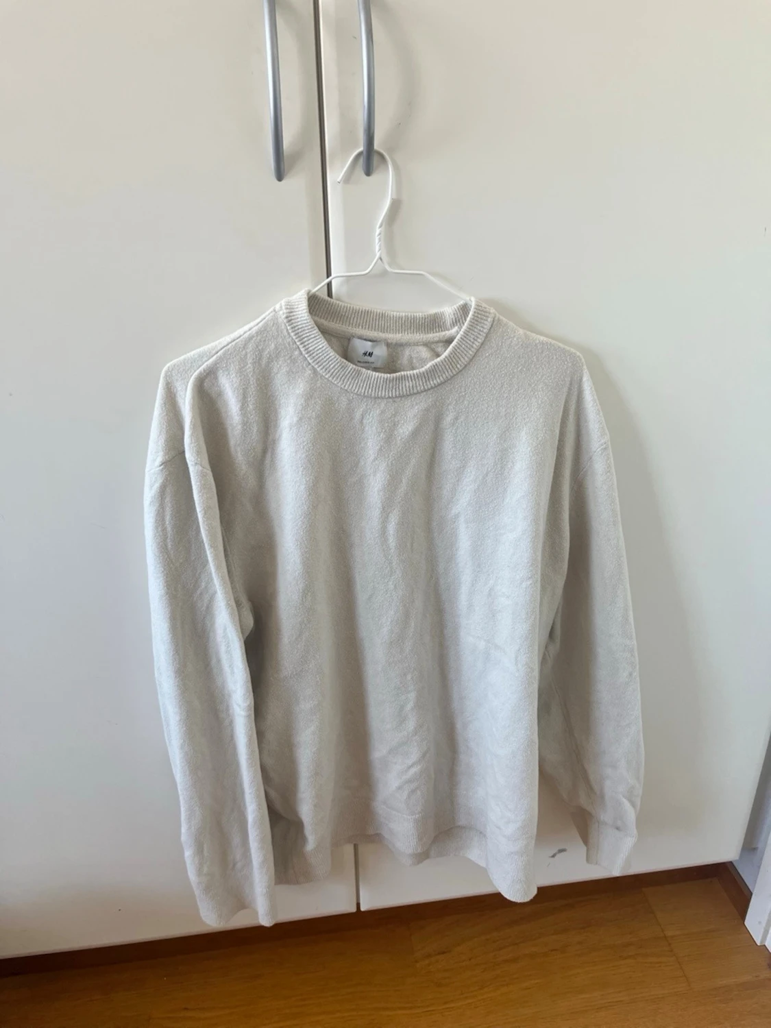 Beige sweatshirt med rund hals