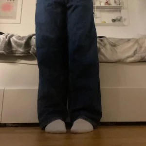 baggy jeans  - Köpta här på Plick och säljer igen då de inte passade som jag ville. Bilderna är från den originella annonsen, kan skicka fler om det behövs 