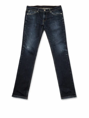 Mörkblå slim fit jeans från Levi's - Snygga mörkblå skinny jeans från Levi's med klassisk femficksmodell och slitningar på låren. Jeansen har en smal passform och är tillverkade i denim med lätt stretch för extra komfort. Perfekta för en trendig och avslappnad look.