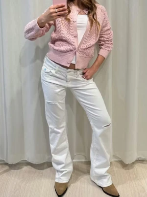 Vita jeans gina - Säljer ett par vita jeans från Gina Tricot stl 158