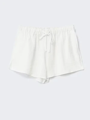 Vita linne shorts  - Linne shorts från gina tricot med prislapp kvar