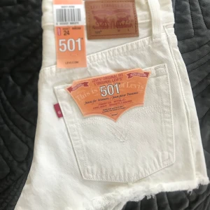 Levi’s 501 Shorts - Helt nya snygga vita Levi’s 501 shorts i storlek W24. 