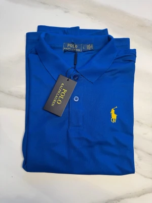 Ralph Lauren Piké - Blå Ralph Lauren piké i storlek L som motsvarar 170-176cm. Kom privat med frågor eller prisförslag😊