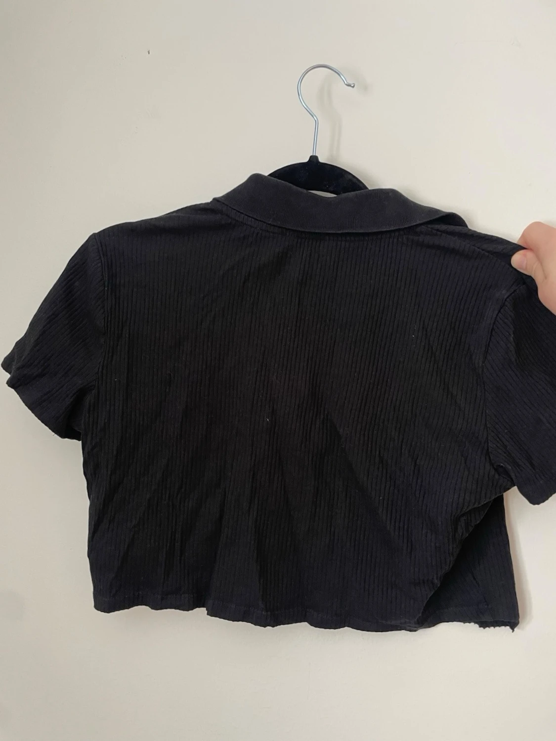 Svart croppad ribbad topp Monki - 2