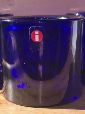 Ittala / Merimekko ljuslycktor för värmeljus - 3 st Ittala / Merimekko ljus lycktor för värmeljus. Sparsamt använda, Färg kobolt blå
