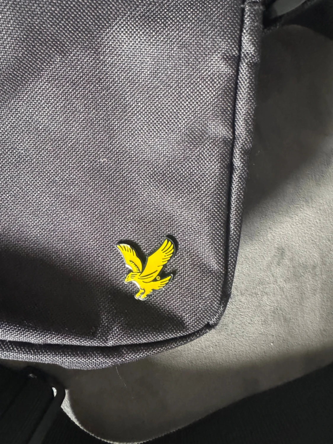 Svart axelväska från Lyle & Scott - 1