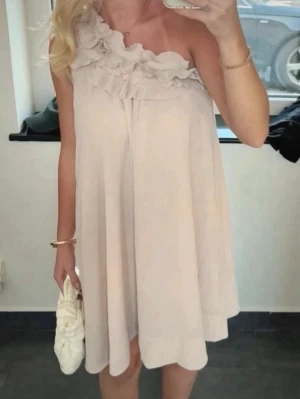 Klänning  - Storlek 38, beige/ros