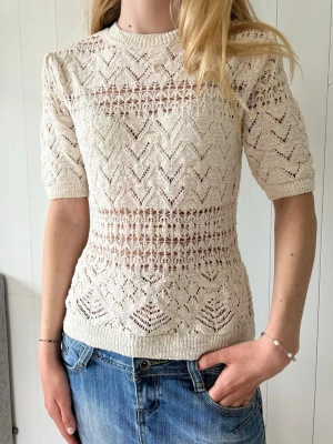 Virkad topp - Supersöt crémevit virkad topp!🥰