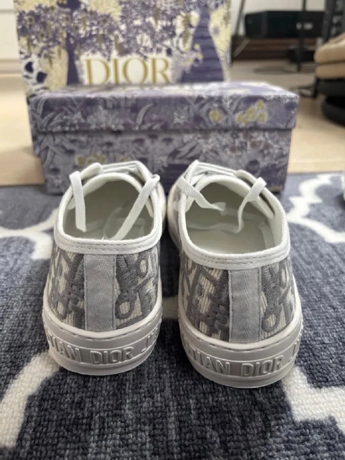 Gråvita Dior sneakers med monogram - 2