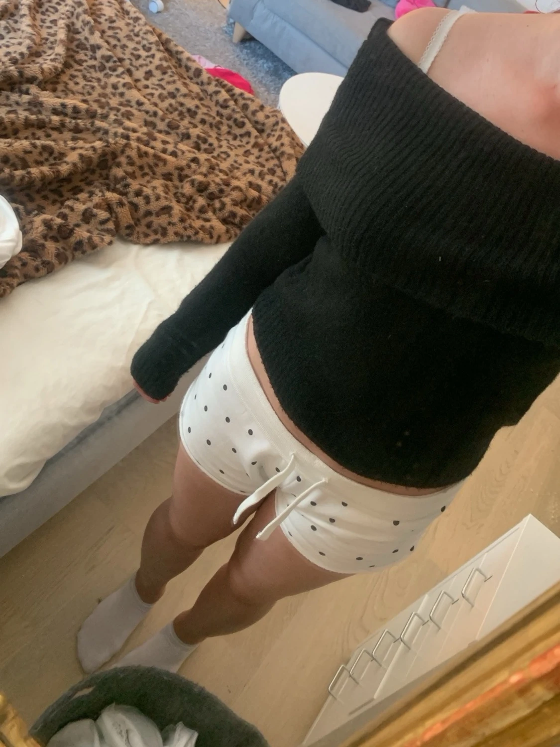 Svart off shoulder stickad tröja