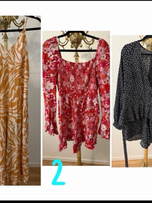 Zebramönstrad maxiklänning i orange - 1 H&M storlek S, 115kr  3 FB sister M ,  90kr  3 storlek 42, jag tror passar mer storlek M. 90kr . Du kan hitta mer på min sida🌼