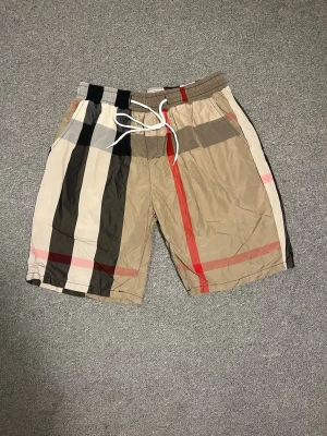 Burrbery shorts  - .