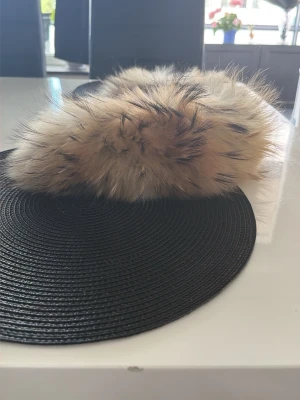 Woolrich äkta päls - Woolrich äkta päls, använd några gånger men är i väldigt bra skick. Den har dragkedja