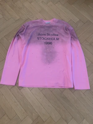 Acne Studios Longsleeve - Rosa Acne Studios longsleeve med små detaljer. Jättebra skick!