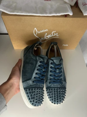 Washed Blue Christian Louboutins  - Unika Washed Blu Christian Louboutins i nyskick, allt og medföljer. Size 41 passar 42. 
