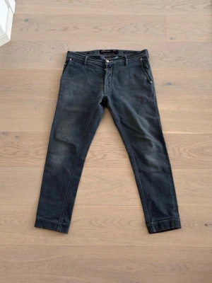 Jacob Cohen jeans - Säljer ett par snygga Jacob Cohen jeans | skick: 8,5/10 | köpta för 1500kr (begagnade) | storlek: 33 | hör av er vid frågor!
