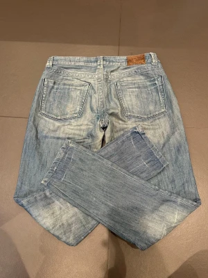 Ljusblå jeans - Little Big - Riktigt feta ljusblåa jeans ifrån Little Big i mycket bra skick! Storlek: W30 L32 