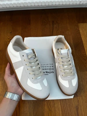 Maison Margiela Gats Vit, 42 - Säljer Dessa Maison Margiela Skor i storlek 42. Priset kan alltid diskuteras.