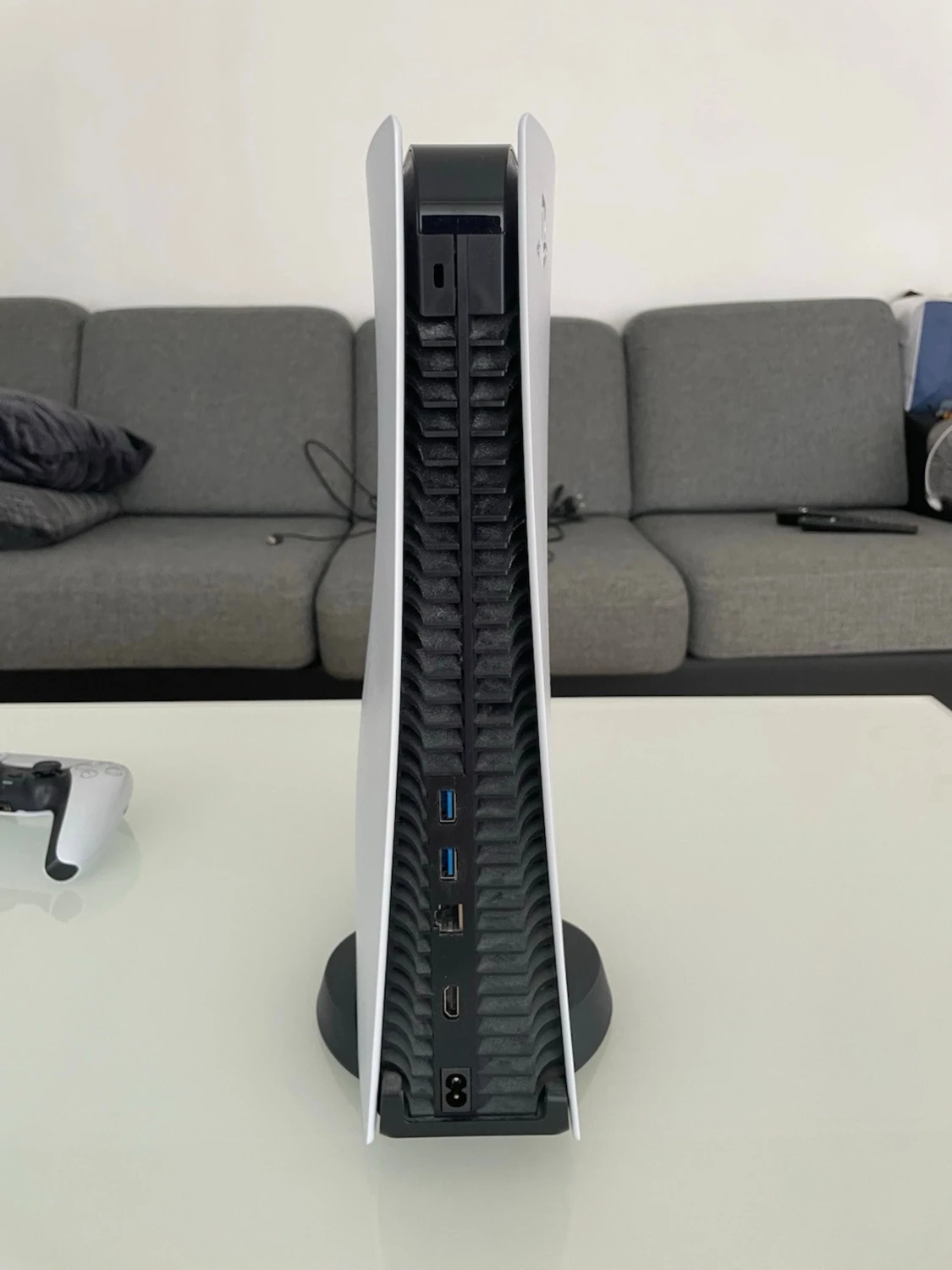 PlayStation 5 med handkontroll - 2