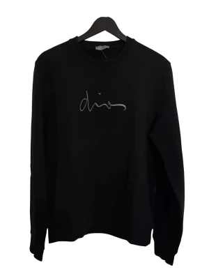 Dior Sweatshirt  - Skriv för fler bilder  Färg - Svart  Märke - Dior Storlek - L  Skick- Väldigt bra skick