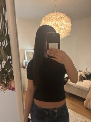 Svart croppad t-shirt XXS - Svart blus till sommaren fin till hösten med 