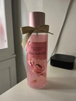 Parfym - Söt och god body mist från Victoria’s secret. Se bild 4 innan köp