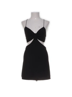 Svart klänning - Jättesnygg svart klänning med prislapp kvar!!❤️