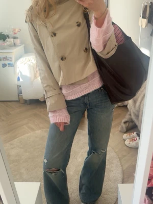 Trench coat med hög krage💛 - Så fin!❣️