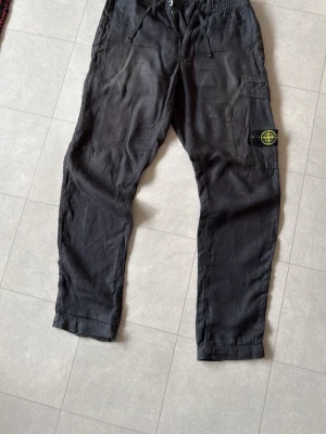 Stone Island Linen Trousers - Säljer dessa linne byxor från Stone Island då de inte längre passar mig. Köpta i Rom. DM för mer info.