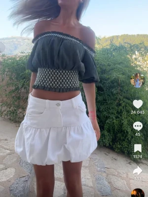 Søker - Søker etter denne toppen eller noe lignende💗