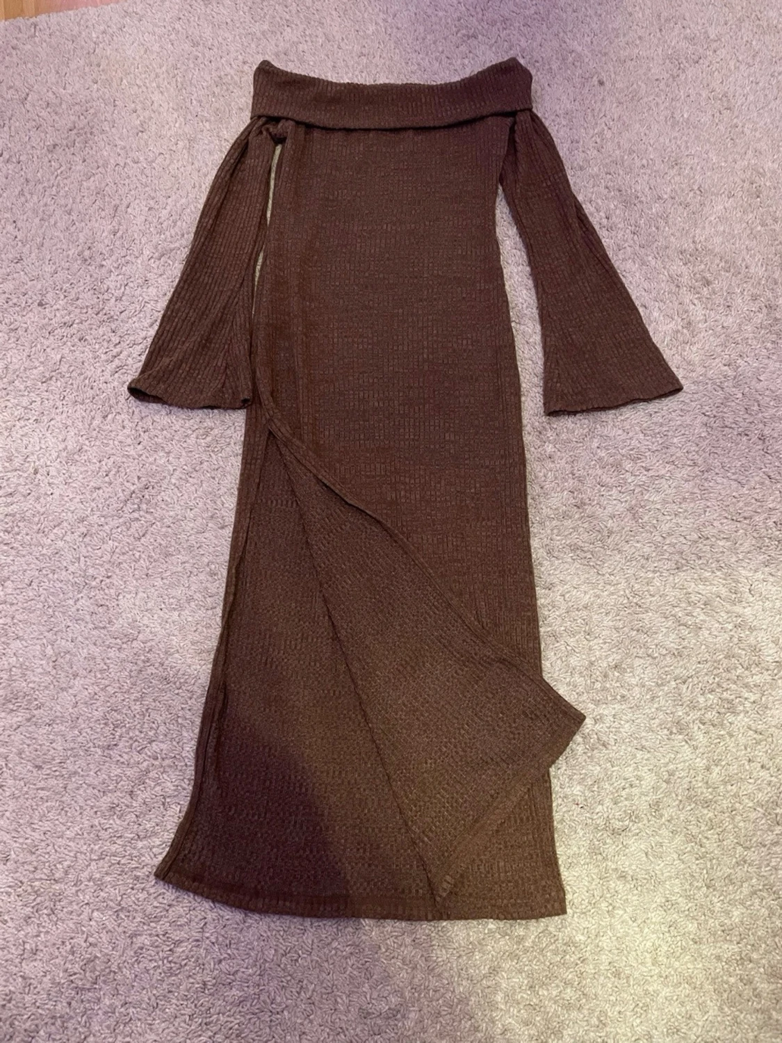 Brun ribbad långklänning offshoulder - 1