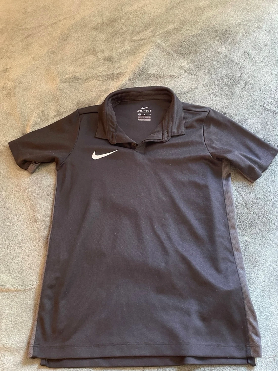 Svart Nike Dri-Fit pikétröja