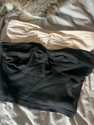 Två tub toppar - 2st tub toppar i bra skick. 2 för 20  1 för 10  hör av dig innan köp!