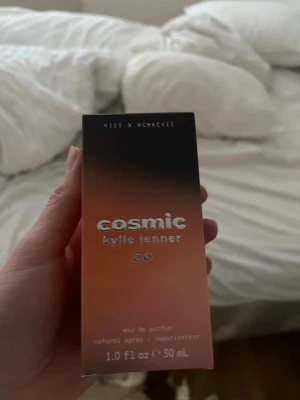 Cosmic Kylie Jenner 2.0  - Cosmic Kylie Jenner 2.0 parfym I 30 ml. Helt ny endast testad 1 gång.