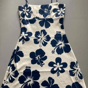 sommarklänning  - Inga defekter, säljer då den är tyvärr för liten😢💞 