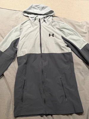 Under Armour Kofta - Sällsynt under armour kofta, använd fåtal gånger, säljer pga för liten för mig 