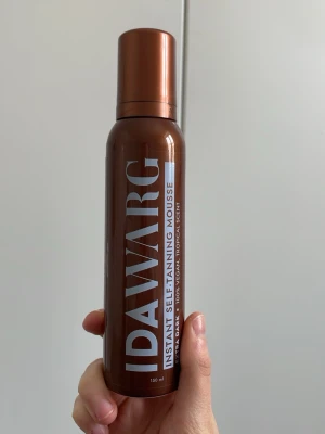 IDAWARG brun utan sol mousse - ✨ extra mörk mousse som ger fin och solkysst ton 🌴 100% vegansk och god doft 🥰 enkelt att applicera 🤩 postar inom 1-2 dagar!